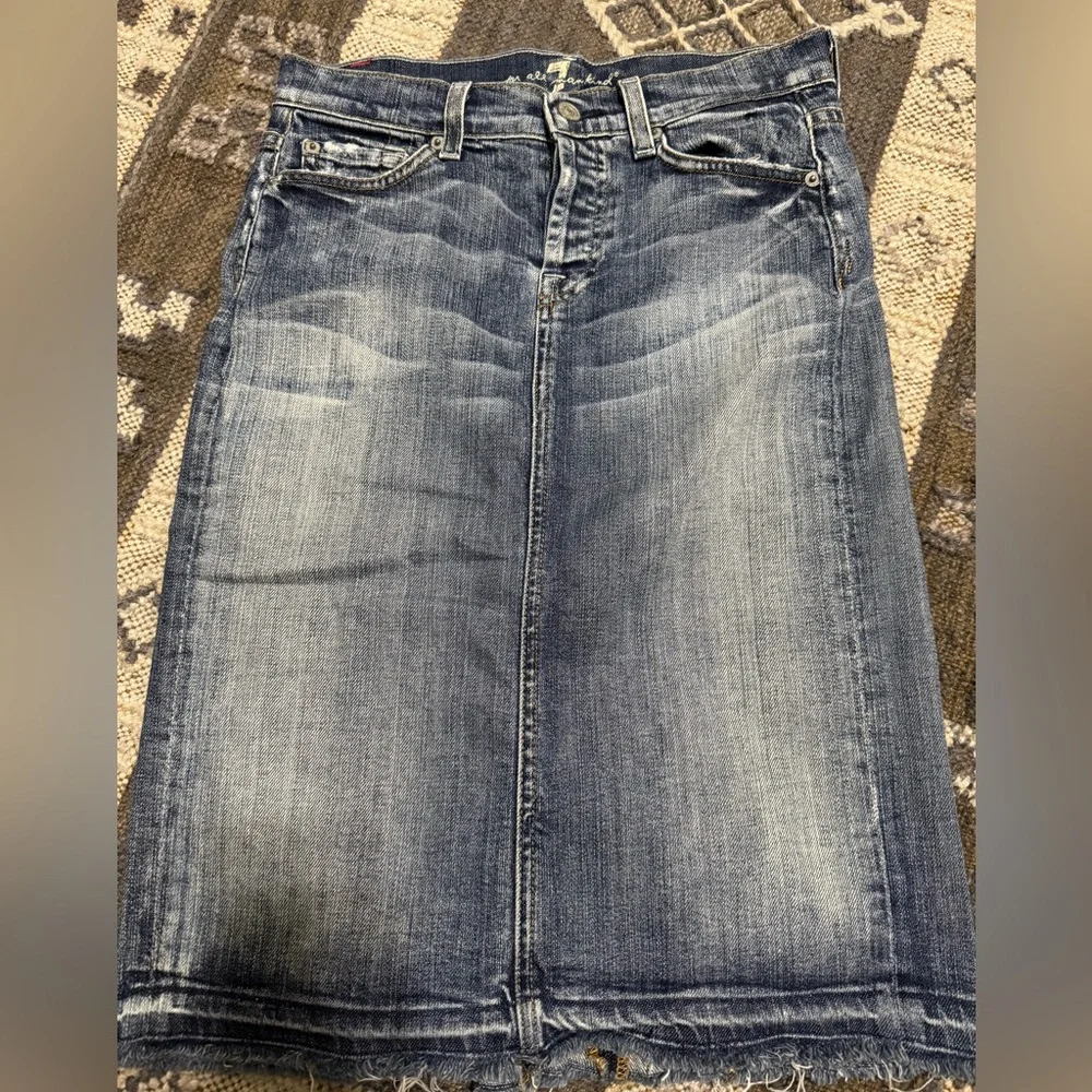 7 for all Mankind sz 26 (4/6) XS womens denim jean midi skirt. - Picture 1 of 4
